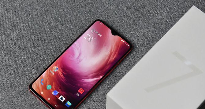 全面评测一加新旗舰OnePlus7Pro（全方位解读一加7Pro的创新设计、顶级性能和令人赞叹的屏幕）