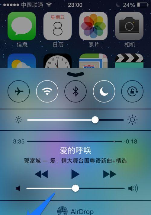 如何打开iPhone手电筒（快速开启iPhone手电筒功能的步骤与技巧）