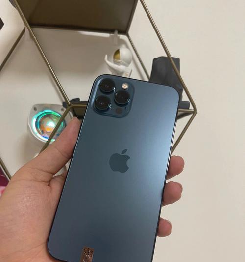 iPhone原装屏与国产屏的差异（探究iPhone原装屏与国产屏的质量、性能以及用户体验）