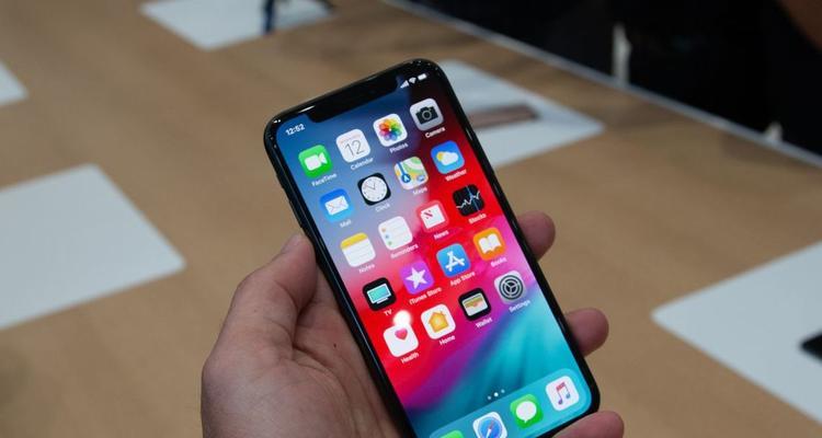 iPhone原装屏与国产屏的差异（探究iPhone原装屏与国产屏的质量、性能以及用户体验）