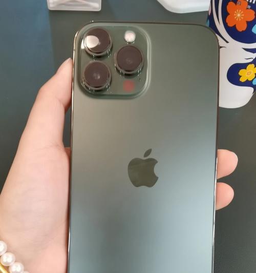 iPhone13与iPhone13Pro（详细比较两款新iPhone的特点和功能）